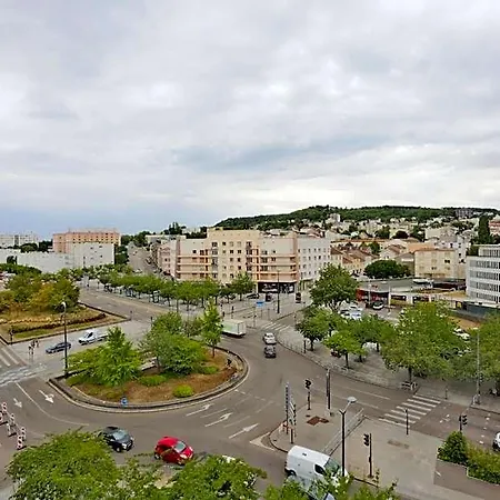 Kosy - La Maison Des Chercheurs Hotel *